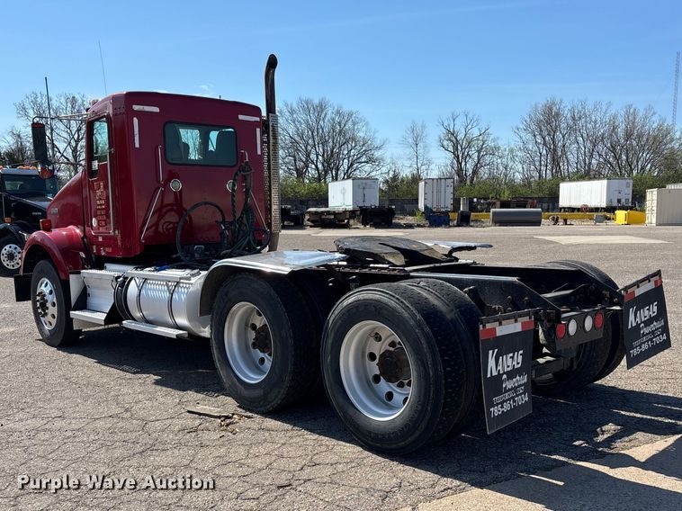 image for item EA4732 2017 Kenworth T8 Series semi truck