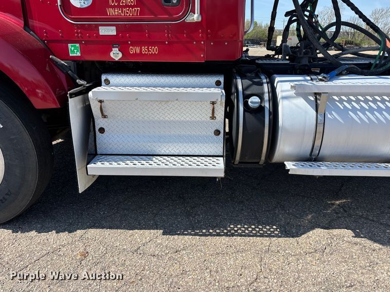 image for item EA4732 2017 Kenworth T8 Series semi truck