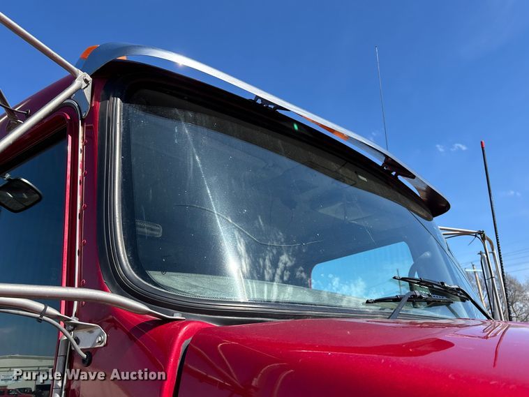 image for item EA4732 2017 Kenworth T8 Series semi truck