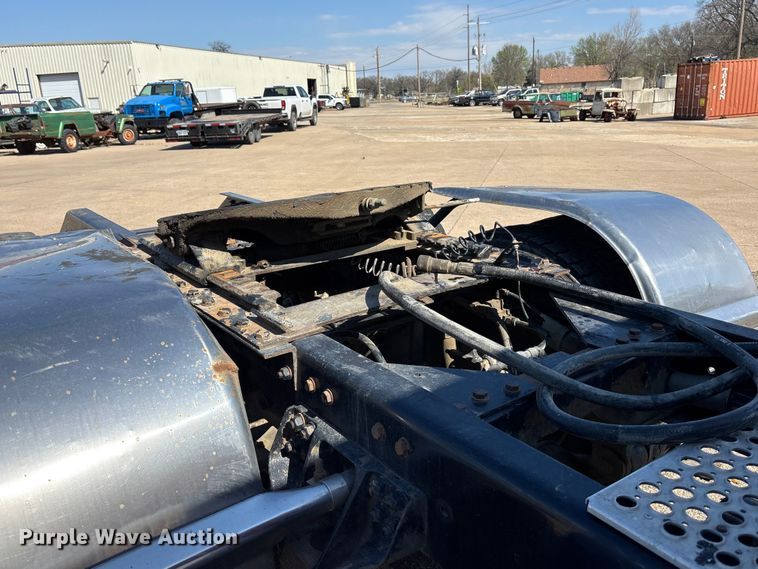 image for item EA4732 2017 Kenworth T8 Series semi truck