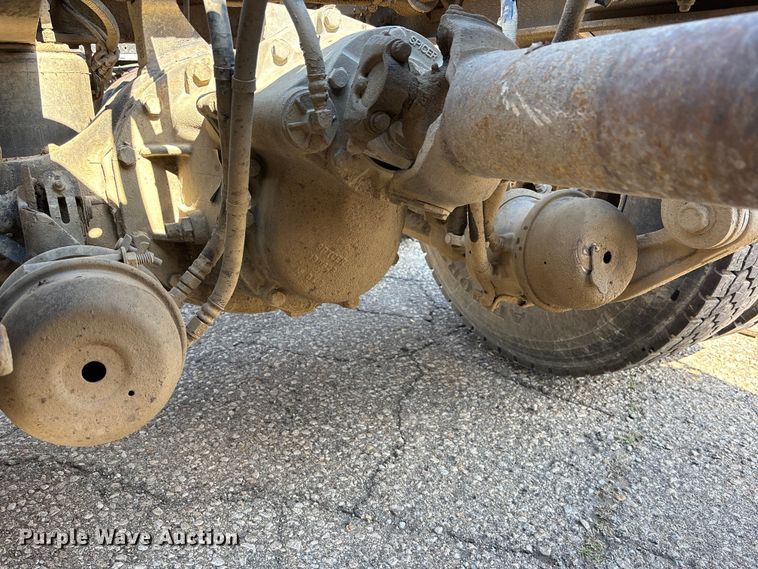 image for item EA4732 2017 Kenworth T8 Series semi truck