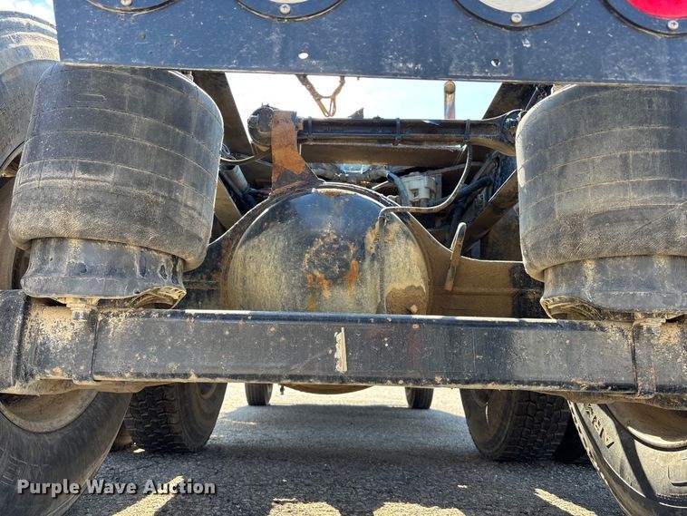 image for item EA4732 2017 Kenworth T8 Series semi truck