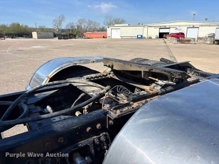 image for item EA4732 2017 Kenworth T8 Series semi truck