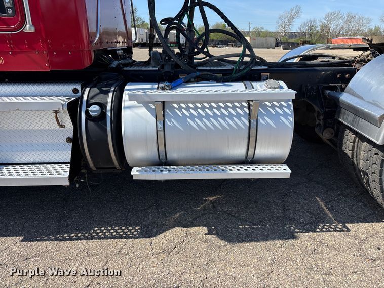 image for item EA4732 2017 Kenworth T8 Series semi truck