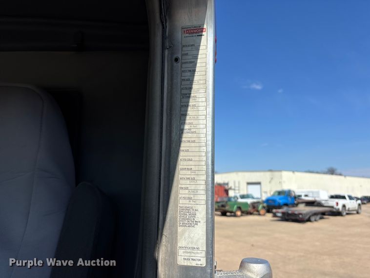 image for item EA4732 2017 Kenworth T8 Series semi truck