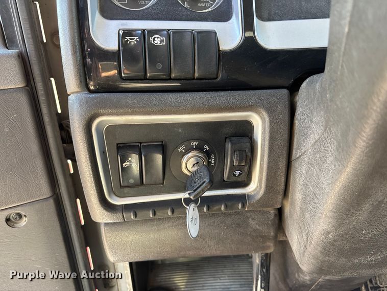 image for item EA4732 2017 Kenworth T8 Series semi truck