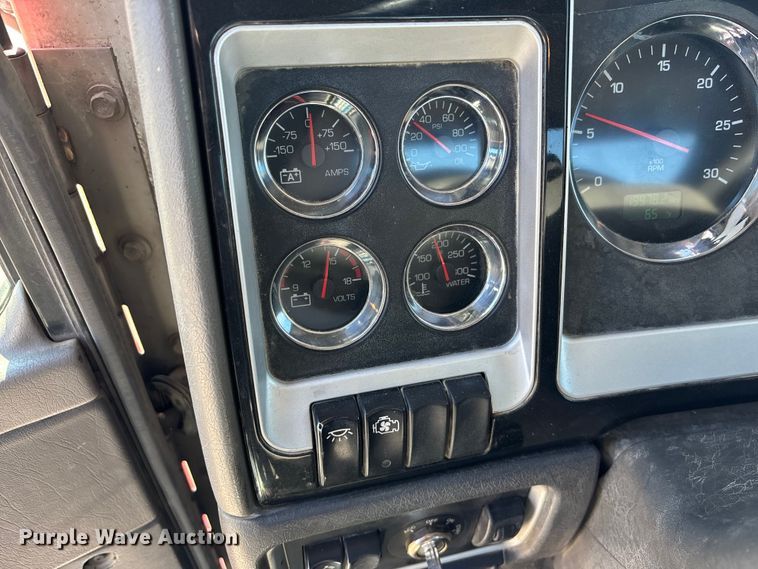 image for item EA4732 2017 Kenworth T8 Series semi truck