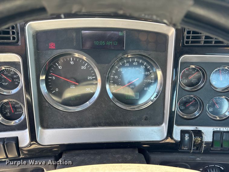 image for item EA4732 2017 Kenworth T8 Series semi truck