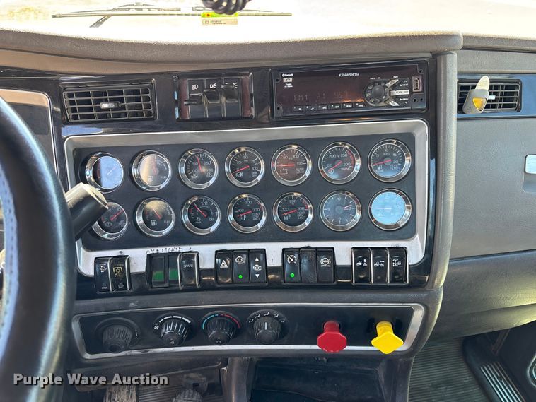 image for item EA4732 2017 Kenworth T8 Series semi truck