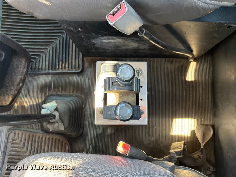 image for item EA4732 2017 Kenworth T8 Series semi truck