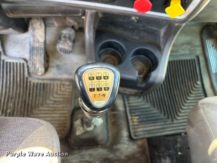 image for item EA4732 2017 Kenworth T8 Series semi truck