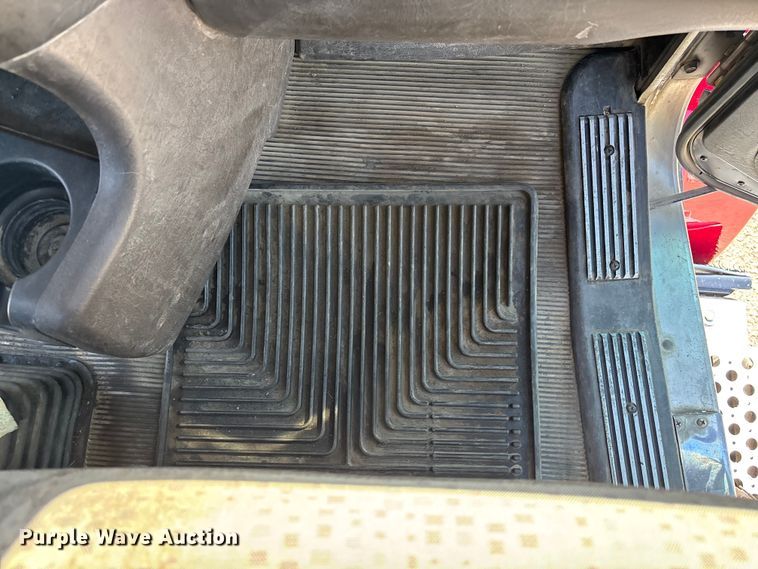 image for item EA4732 2017 Kenworth T8 Series semi truck