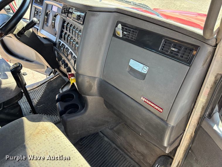 image for item EA4732 2017 Kenworth T8 Series semi truck