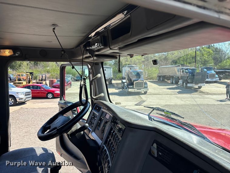 image for item EA4732 2017 Kenworth T8 Series semi truck