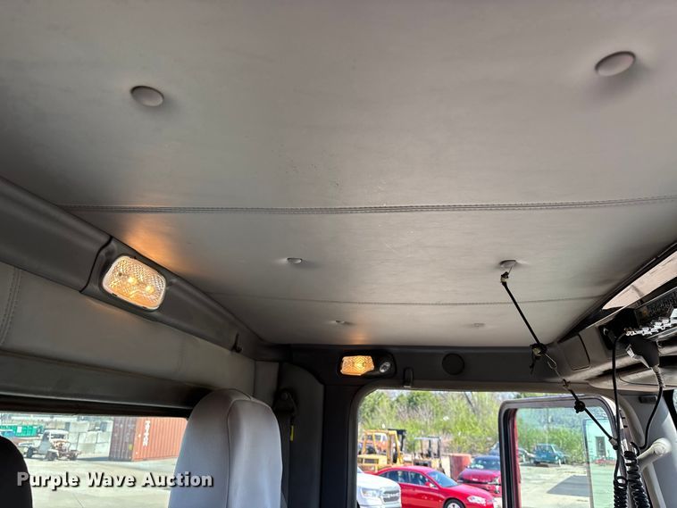 image for item EA4732 2017 Kenworth T8 Series semi truck