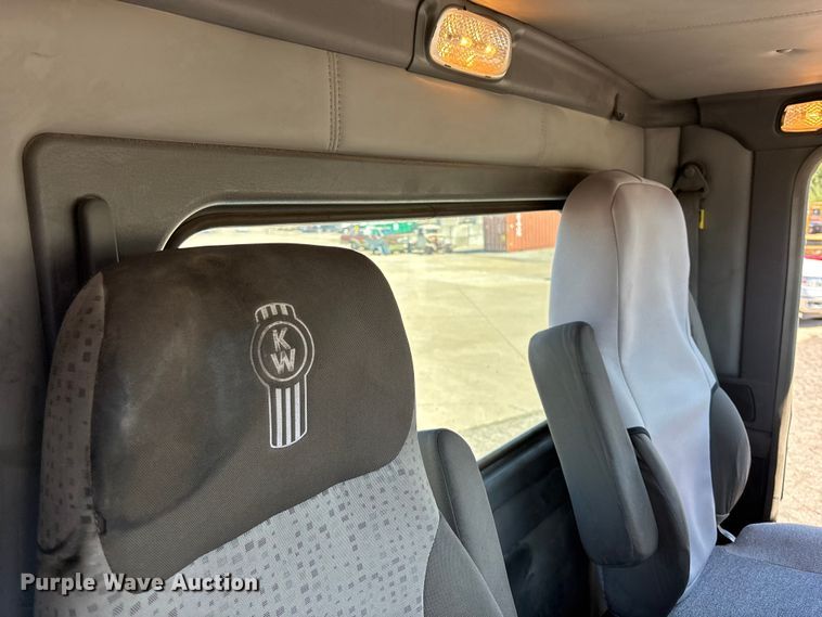 image for item EA4732 2017 Kenworth T8 Series semi truck