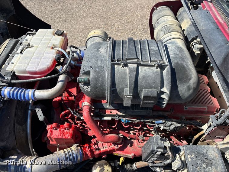 image for item EA4732 2017 Kenworth T8 Series semi truck