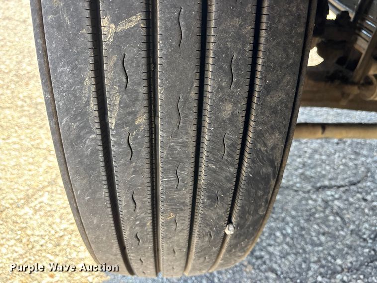 image for item EA4732 2017 Kenworth T8 Series semi truck