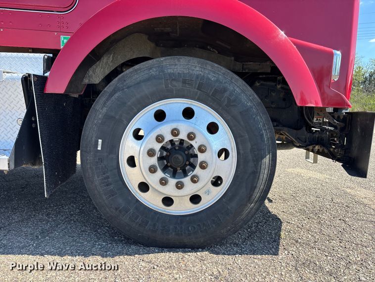 image for item EA4732 2017 Kenworth T8 Series semi truck