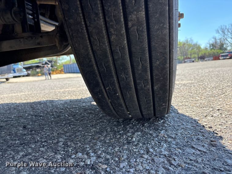 image for item EA4732 2017 Kenworth T8 Series semi truck