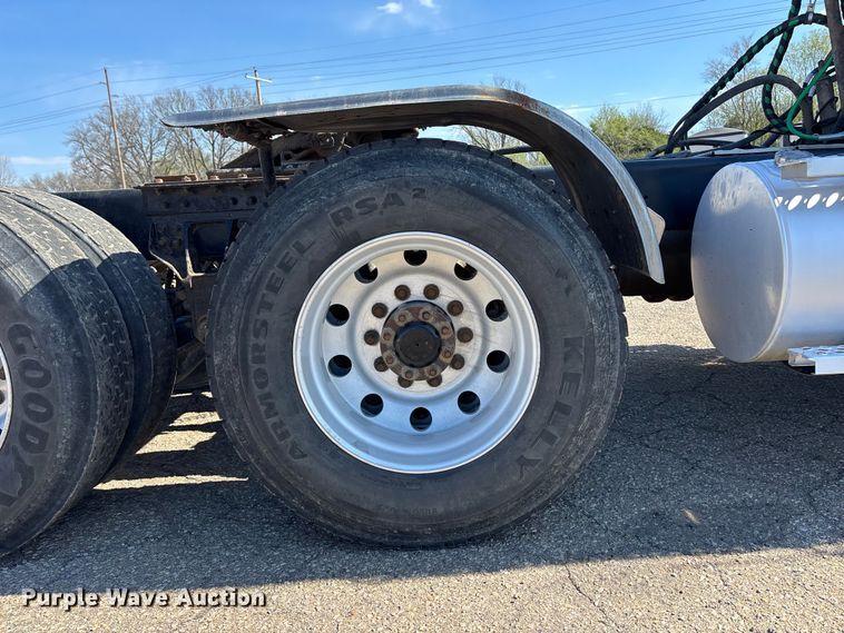 image for item EA4732 2017 Kenworth T8 Series semi truck