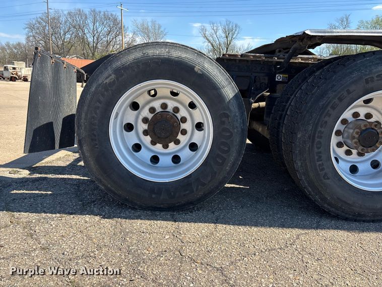 image for item EA4732 2017 Kenworth T8 Series semi truck