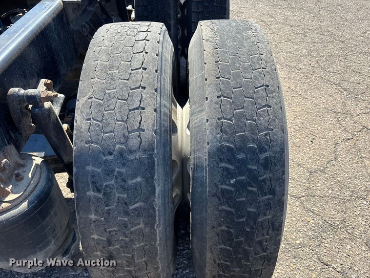 image for item EA4732 2017 Kenworth T8 Series semi truck