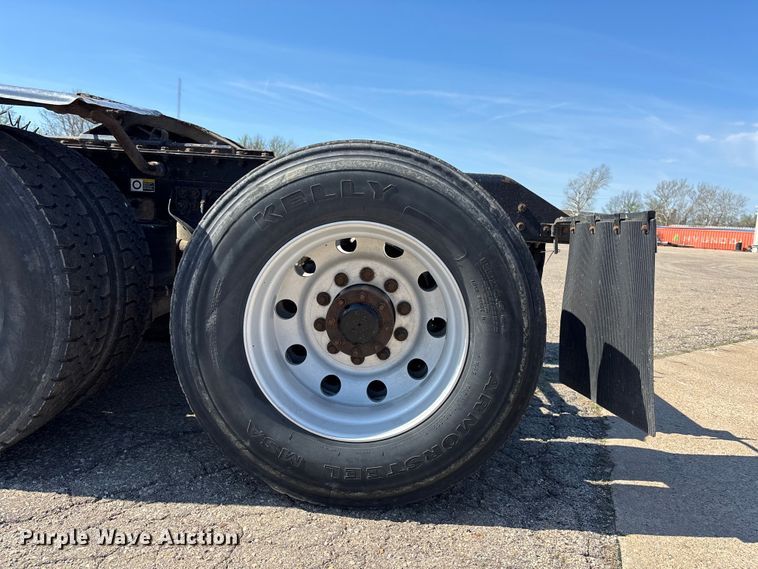 image for item EA4732 2017 Kenworth T8 Series semi truck