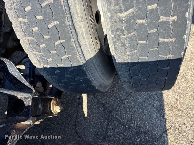 image for item EA4732 2017 Kenworth T8 Series semi truck