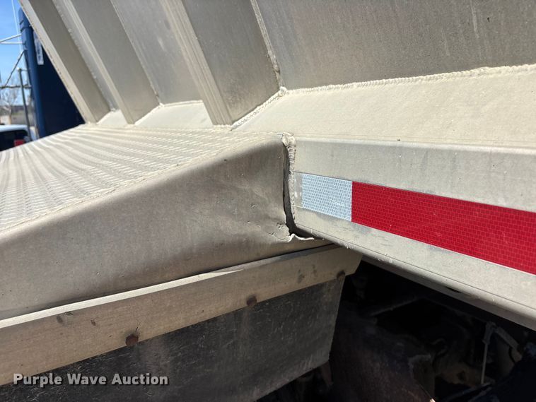 image for item EA4735 1995 Vantage SV-100 end dump trailer