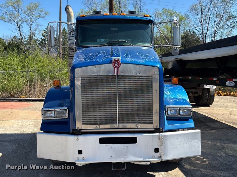image for item EA4736 2008 Kenworth T8 Series semi truck