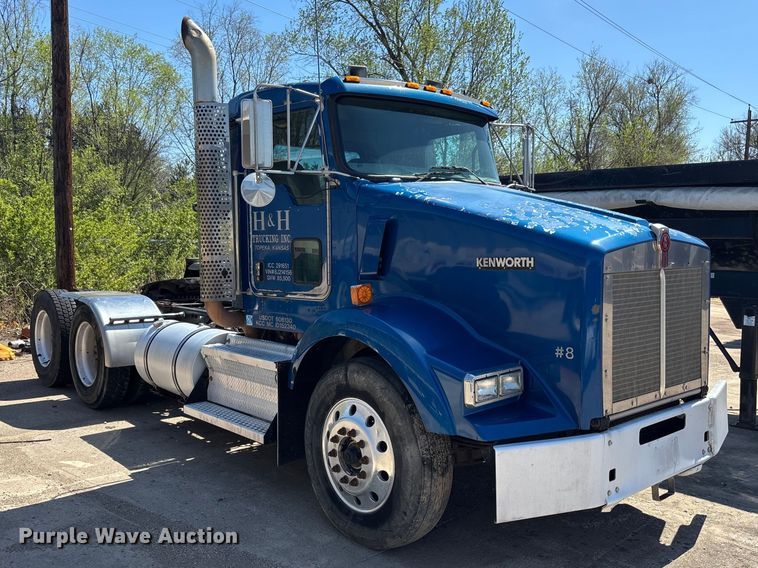 image for item EA4736 2008 Kenworth T8 Series semi truck