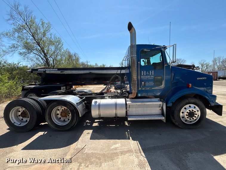 image for item EA4736 2008 Kenworth T8 Series semi truck