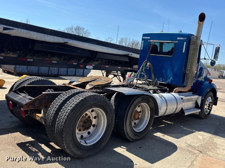 image for item EA4736 2008 Kenworth T8 Series semi truck