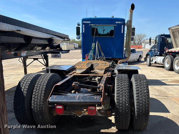 image for item EA4736 2008 Kenworth T8 Series semi truck