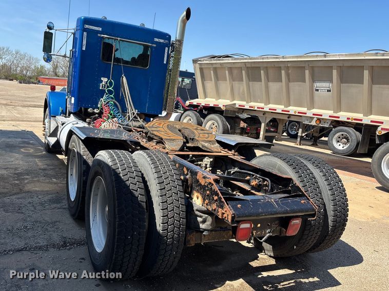 image for item EA4736 2008 Kenworth T8 Series semi truck