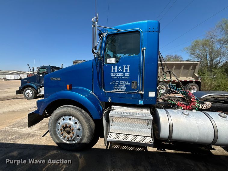 image for item EA4736 2008 Kenworth T8 Series semi truck