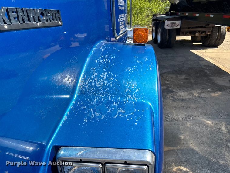 image for item EA4736 2008 Kenworth T8 Series semi truck