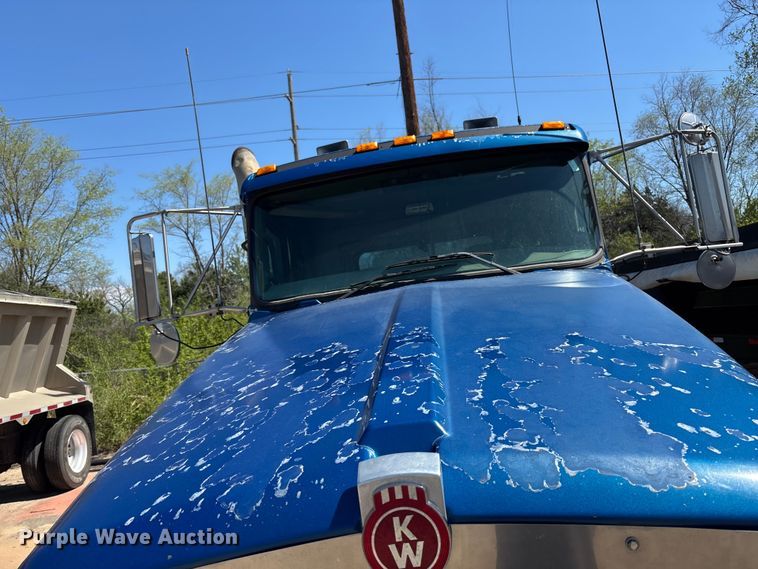 image for item EA4736 2008 Kenworth T8 Series semi truck