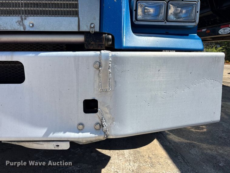 image for item EA4736 2008 Kenworth T8 Series semi truck