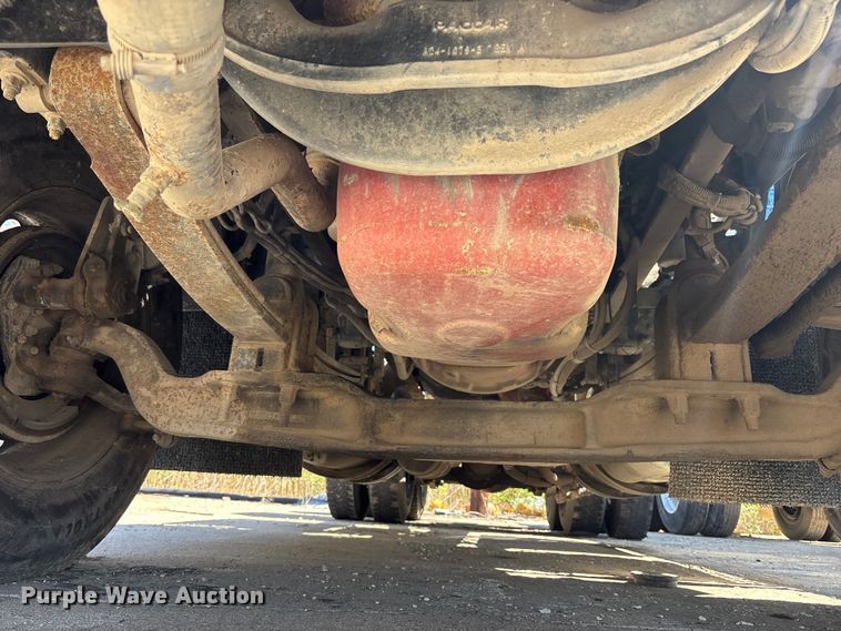 image for item EA4736 2008 Kenworth T8 Series semi truck