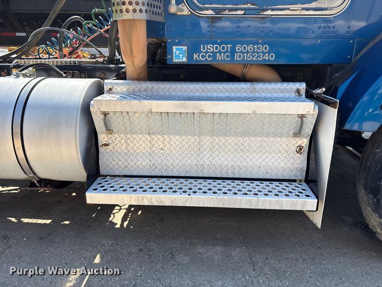 image for item EA4736 2008 Kenworth T8 Series semi truck