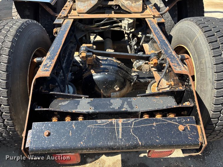 image for item EA4736 2008 Kenworth T8 Series semi truck