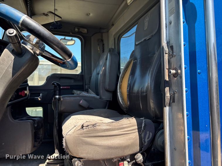 image for item EA4736 2008 Kenworth T8 Series semi truck