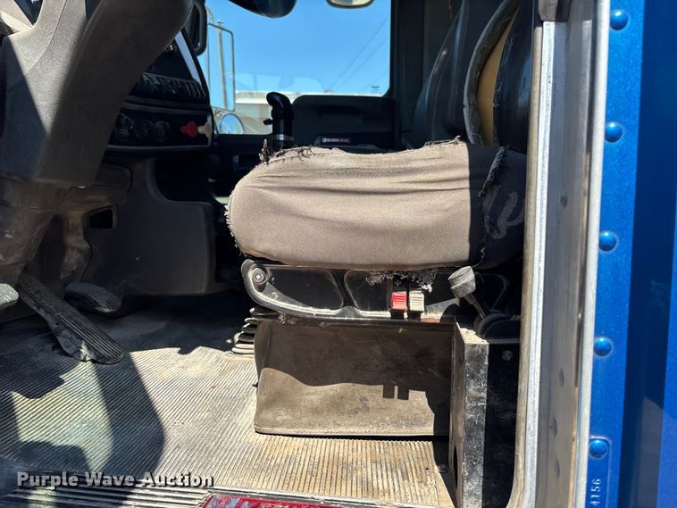 image for item EA4736 2008 Kenworth T8 Series semi truck