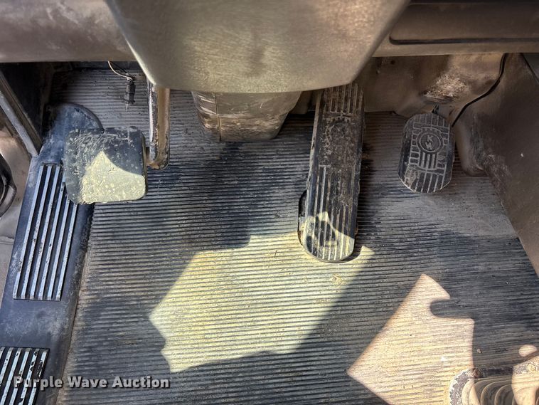 image for item EA4736 2008 Kenworth T8 Series semi truck