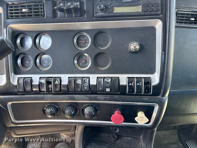 image for item EA4736 2008 Kenworth T8 Series semi truck