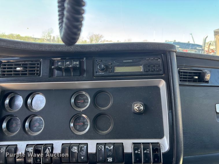 image for item EA4736 2008 Kenworth T8 Series semi truck