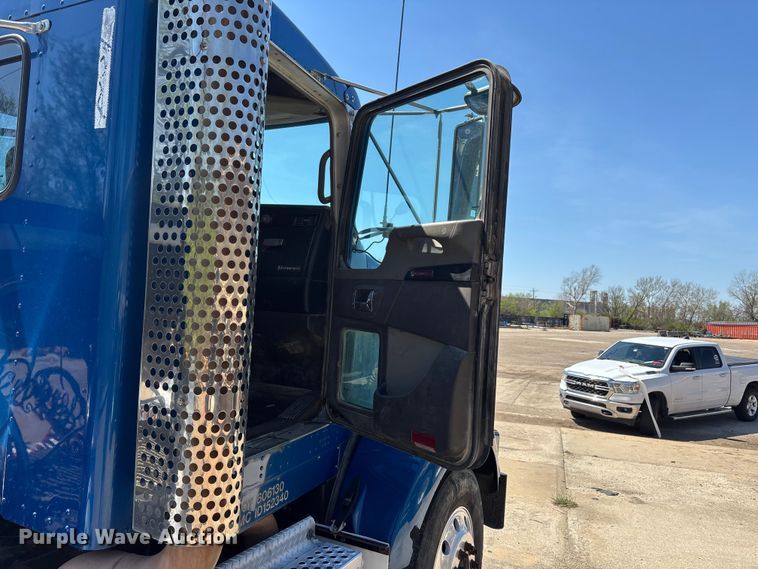 image for item EA4736 2008 Kenworth T8 Series semi truck