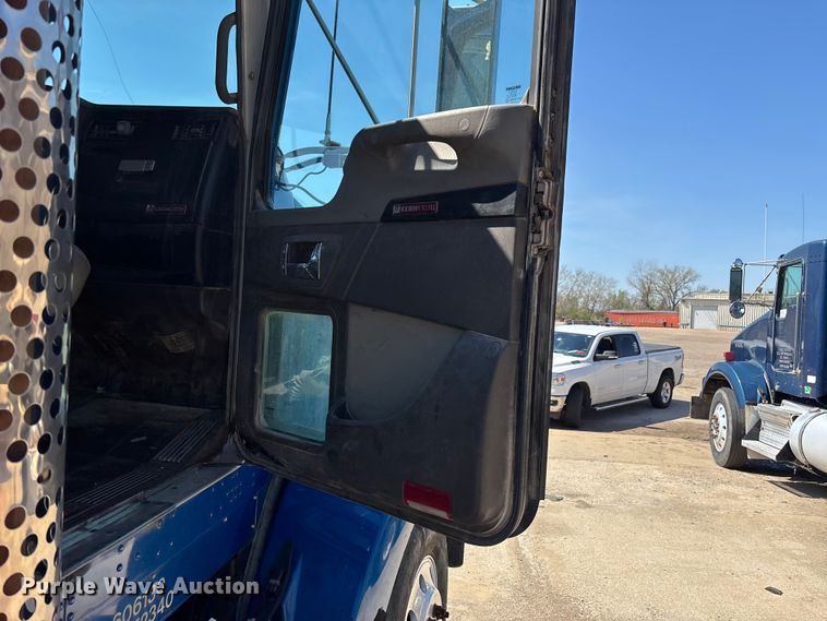 image for item EA4736 2008 Kenworth T8 Series semi truck